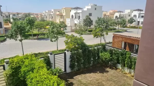 Townhouse Villa 250m is FOR RENT At New Cairo, Hyde Park