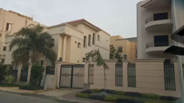 Villa for resale at New Cairo, Ganoub Akademeya , Fully Furnished