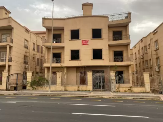 Villa 6 bedrooms for sale in Yasmeen 2 New Cairo