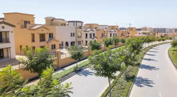 Delivered Townhouse Middle for resale in Mivida Emaar New Cairo - GB3294