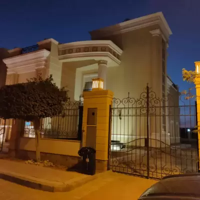 Ready to move standalone villa 3 bedrooms for sale in Fountain Park New Cairo