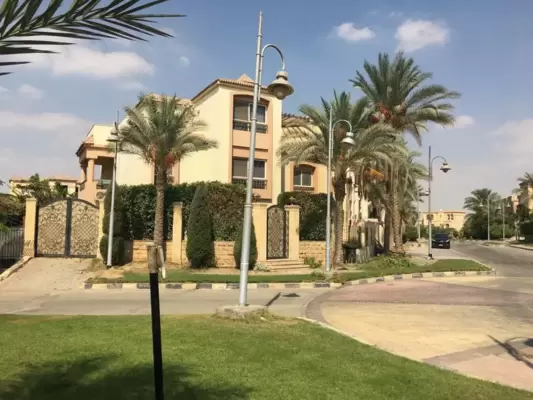 Villas 5 bedrooms for rent in Katameya Residence New Cairo