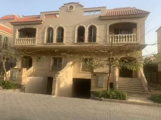 Twinhouse for Resale with open view in New Cairo, Villino