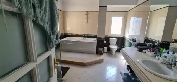 Furnished villa 5 bedrooms for rent in Katameya Heights New Cairo