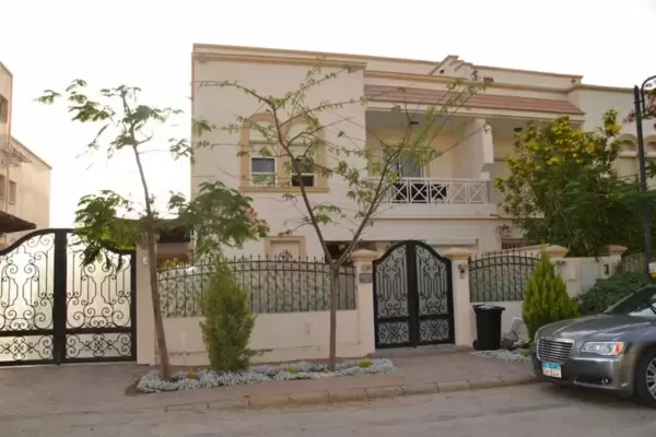 Villa 5 bedrooms for sale in Greens Sheikh Zayed