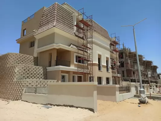 Ready to move townhouses 3 bedrooms for sale in Sarai New Cairo
